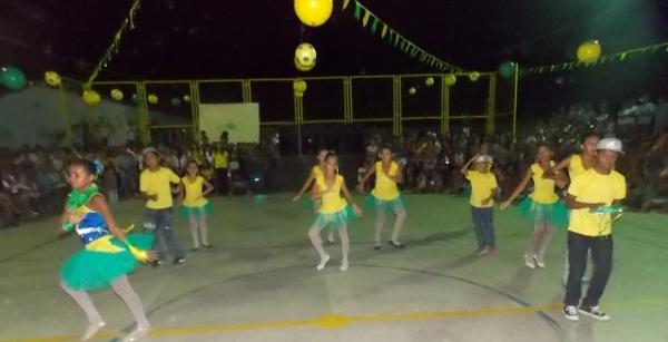 Aniversário da cidade : Noite da educação foi um espetáculo em Canavieira  - Imagem 52