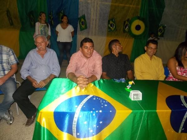 Aniversário da cidade : Noite da educação foi um espetáculo em Canavieira  - Imagem 77