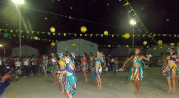 Aniversário da cidade : Noite da educação foi um espetáculo em Canavieira  - Imagem 58