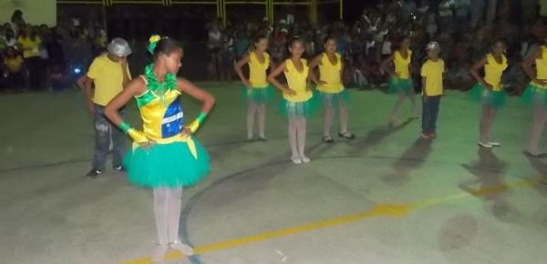 Aniversário da cidade : Noite da educação foi um espetáculo em Canavieira  - Imagem 51