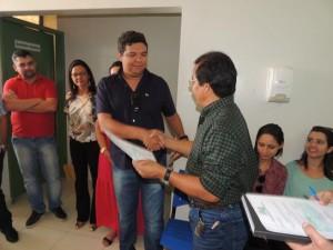 O prefeito Jonas Moura nomeia novo diretor administrativo do hospital municipal