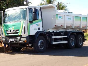 Município de Ribeiro Gonçalves é contemplado com uma caçamba do PAC 2