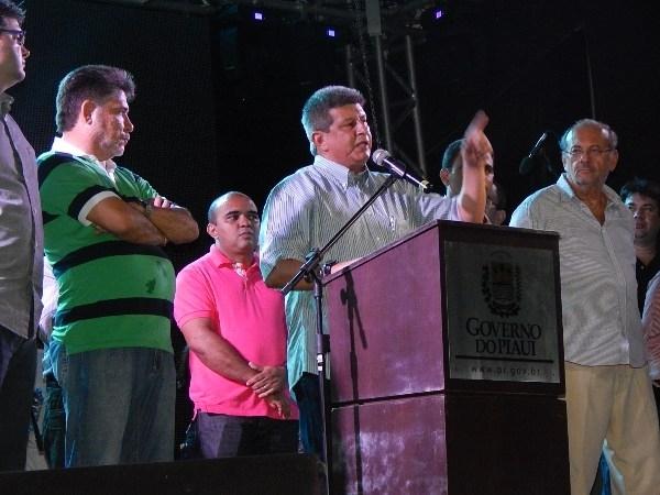 Prefeito de Elesbão Veloso prestigia aniversário de cidade vizinha  - Imagem 2