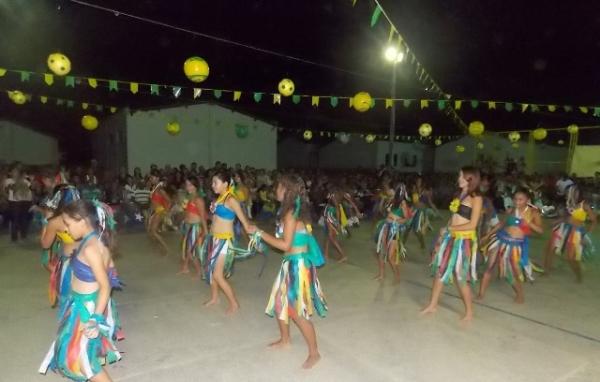 Aniversário da cidade : Noite da educação foi um espetáculo em Canavieira  - Imagem 56