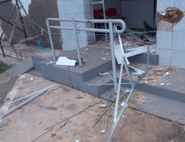 Mais uma vez agencia do Banco Bradesco em Capitão de Campos é explodida - Imagem 4