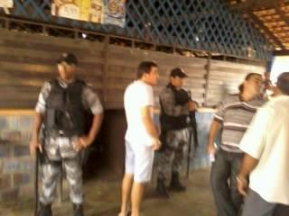 Força tática é chamada para lacrar pontos comerciais e população se revolta. - Imagem 7