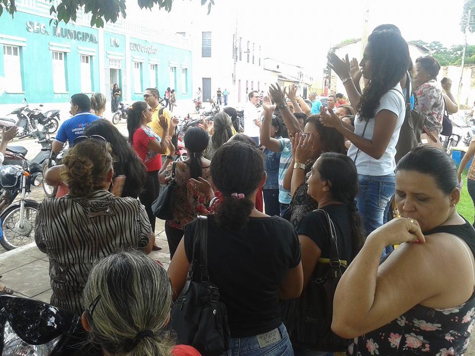 Professores não aceitam proposta feita pela prefeitura e greve continua