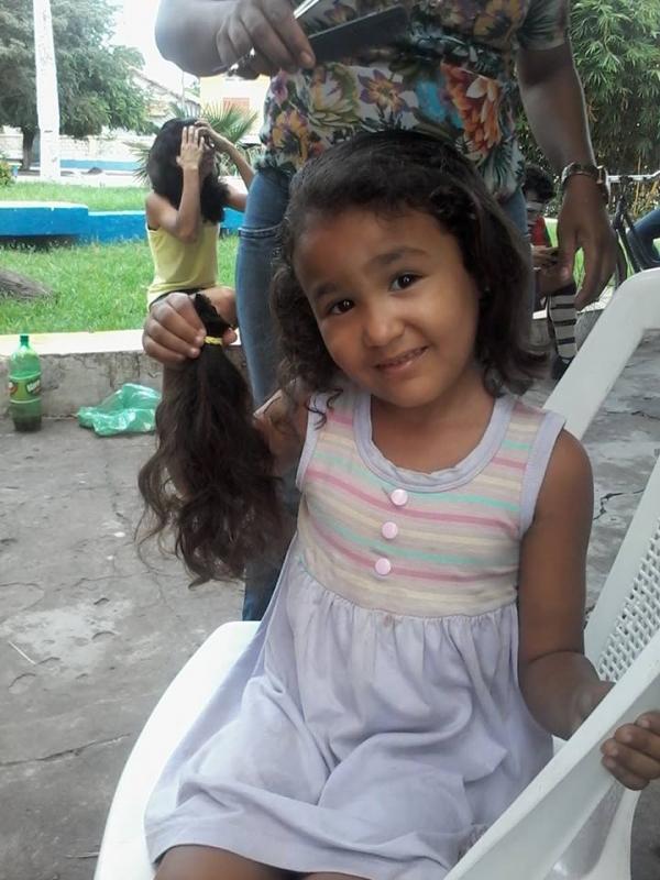 Barrenses cortam cabelo para demonstrar solidariedade - Imagem 3