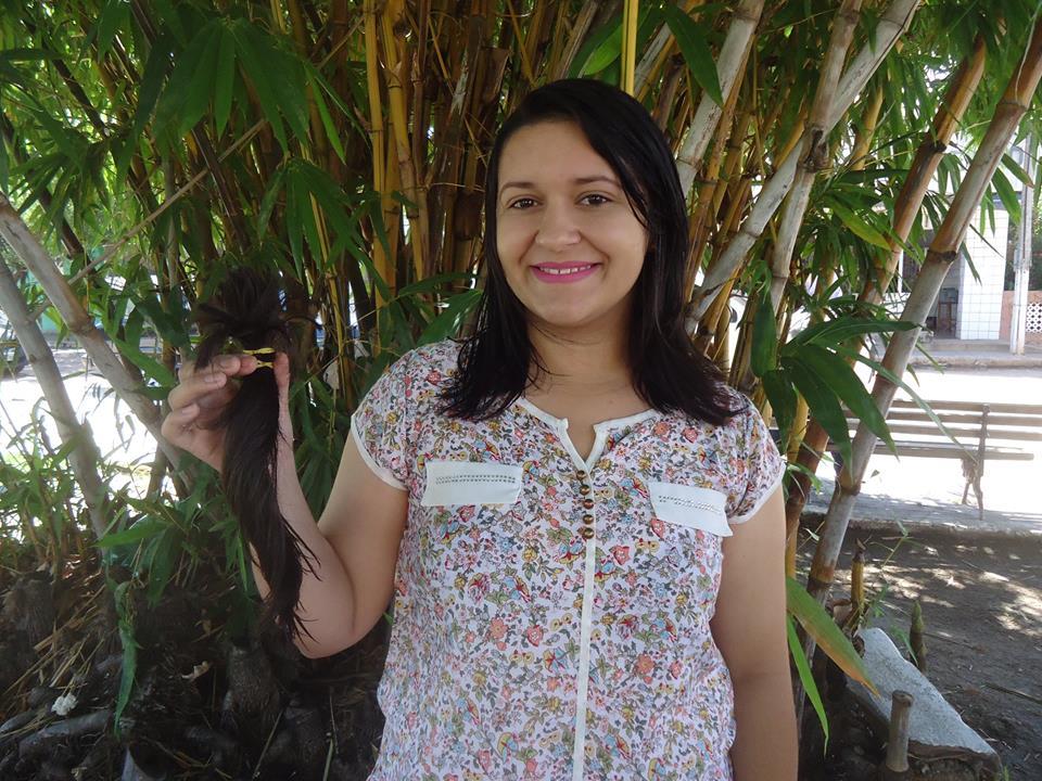 Barrenses cortam cabelo para demonstrar solidariedade