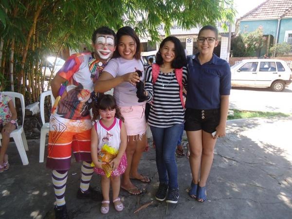 Barrenses cortam cabelo para demonstrar solidariedade - Imagem 9