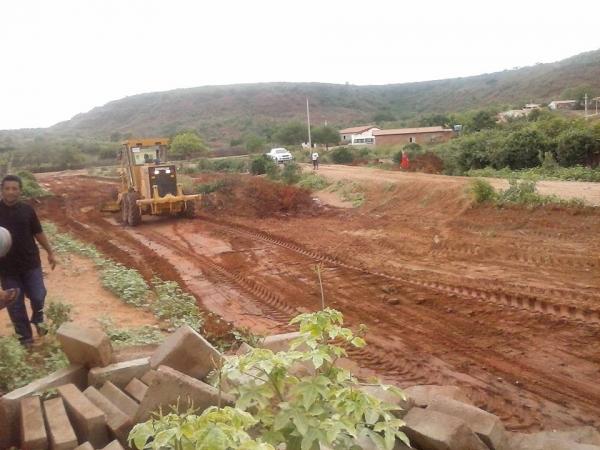 Prefeitura Municipal de Itainópolis faz obra de calçamento em Várzea Grande. - Imagem 3