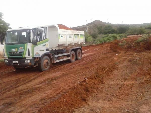 Prefeitura Municipal de Itainópolis faz obra de calçamento em Várzea Grande. - Imagem 2