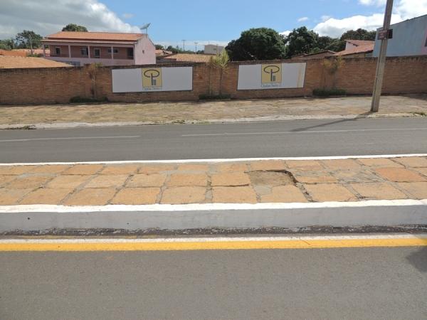 Dois excelentes terrenos à vendas localizados no centro comercial - Imagem 3