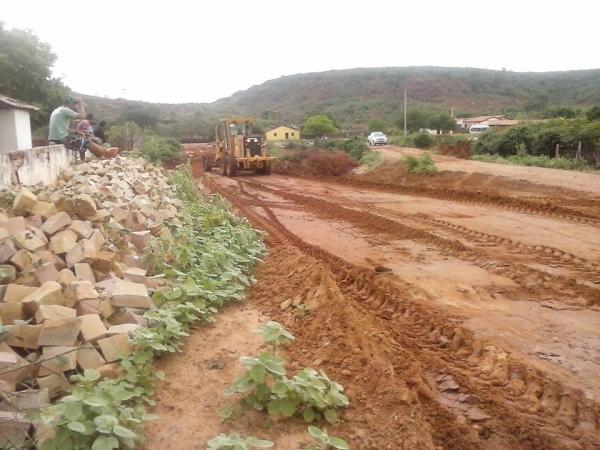 Prefeitura Municipal de Itainópolis faz obra de calçamento em Várzea Grande. - Imagem 6