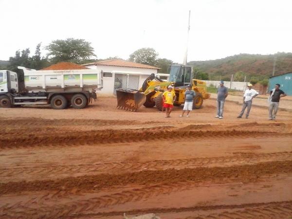 Prefeitura Municipal de Itainópolis faz obra de calçamento em Várzea Grande. - Imagem 7
