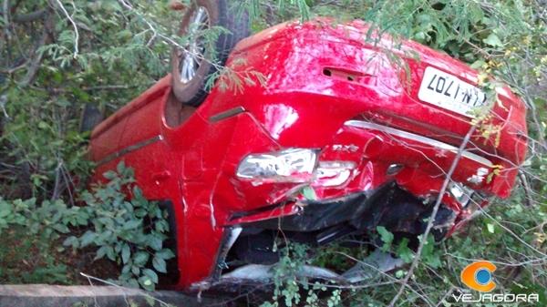 Carro capota e atinge dois funcionários do DNIT em Oeiras; Veja as fotos!