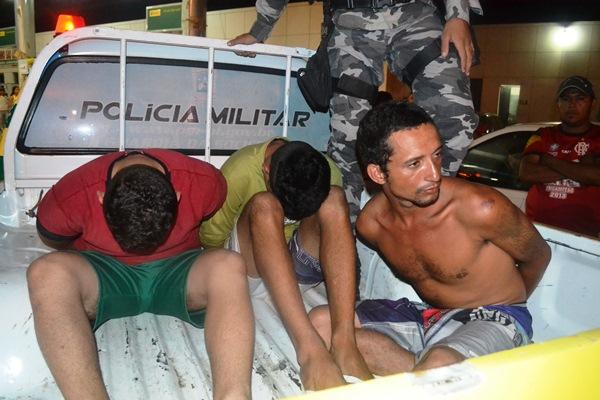 Força Tática prende suspeitos de assaltar durante o jantar dos policiais