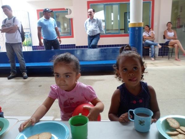 Prefeito Walfredo Filho participa do Primeiro dia de aula na Creche Pro - Infância  - Imagem 12