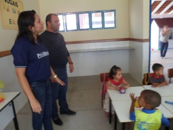 Prefeito Walfredo Filho participa do Primeiro dia de aula na Creche Pro - Infância  - Imagem 16