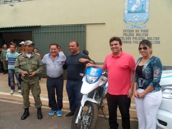 Polícia Militar ganha uma nova viatura do tipo pick-up e uma moto - Imagem 1
