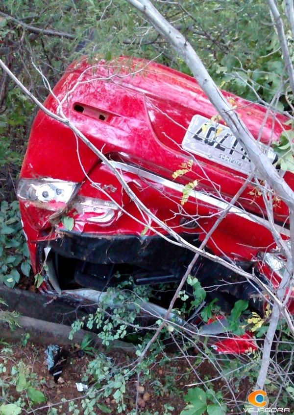 Carro capota e atinge dois funcionários do DNIT em Oeiras; Veja as fotos! - Imagem 2