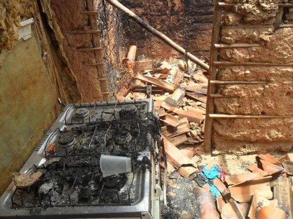 Família perde tudo em incêndio - Imagem 6