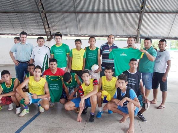 Prefeitura de Batalha realizou entrega de material esportivo para escolinha do Clube Figueirinhaâ€ - Imagem 8