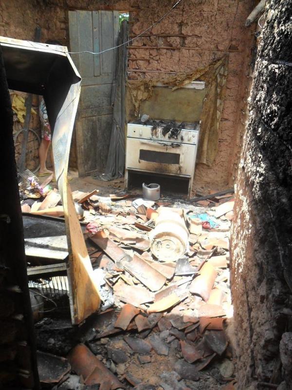 Família perde tudo em incêndio - Imagem 3