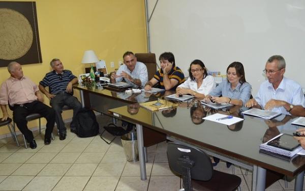 Prefeitos da região norte se reúnem em Buriti dos Lopes para discutir construção de casas - Imagem 2
