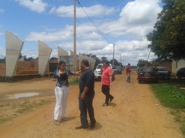 Prefeito visita a construção da quadra coberta na Morada Nova - Imagem 6