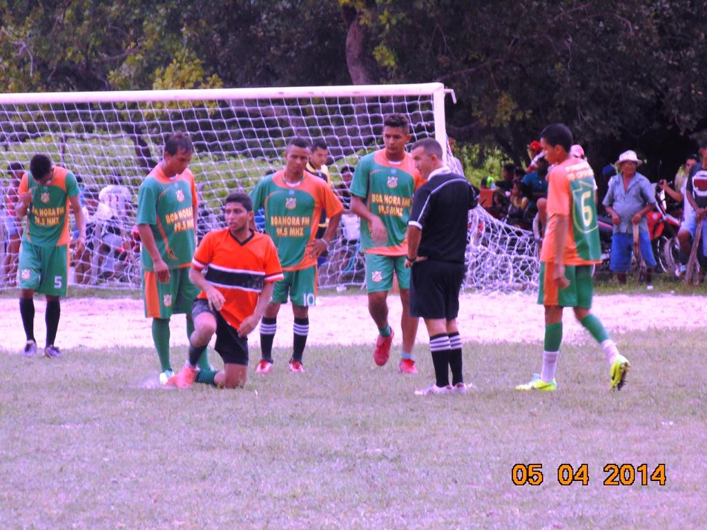 Barra do Brejo sai na frente dos Paulinos no jogo da semi do BHzão