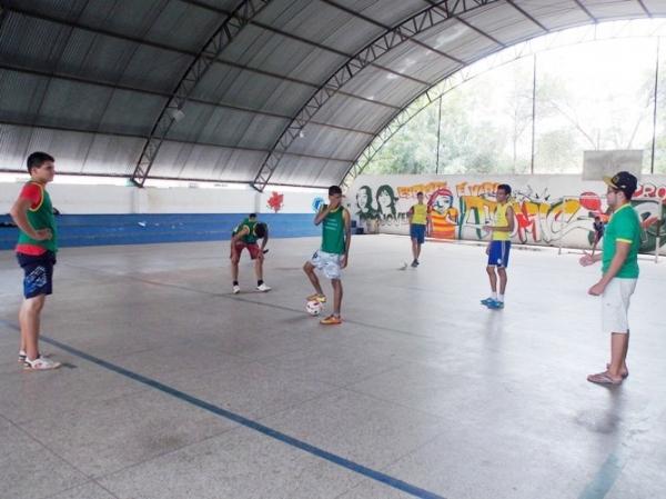 Prefeitura de Batalha realizou entrega de material esportivo para escolinha do Clube Figueirinhaâ€ - Imagem 1