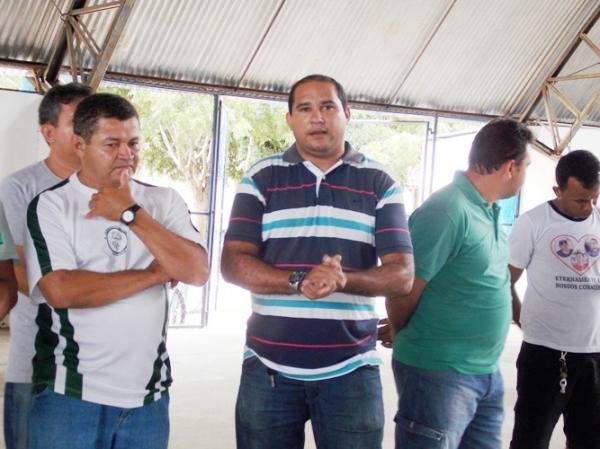 Prefeitura de Batalha realizou entrega de material esportivo para escolinha do Clube Figueirinhaâ€ - Imagem 3