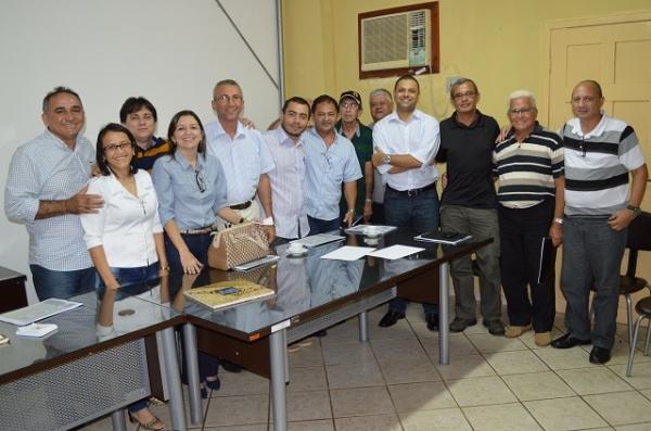 Prefeitos da região norte se reúnem em Buriti dos Lopes para discutir construção de casas - Imagem 4