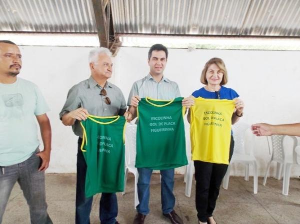 Prefeitura de Batalha realizou entrega de material esportivo para escolinha do Clube Figueirinhaâ€ - Imagem 12