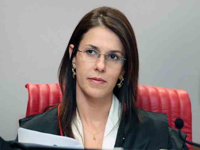 Ministra Luciana Lóssio, pede vistas no processo de registro da candidatura de Everardo Moura