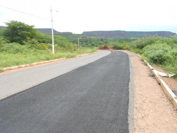 Prefeita Claudia Lobo consegui asfalto para as Ruas e A venida da cidade de Currais - Imagem 1