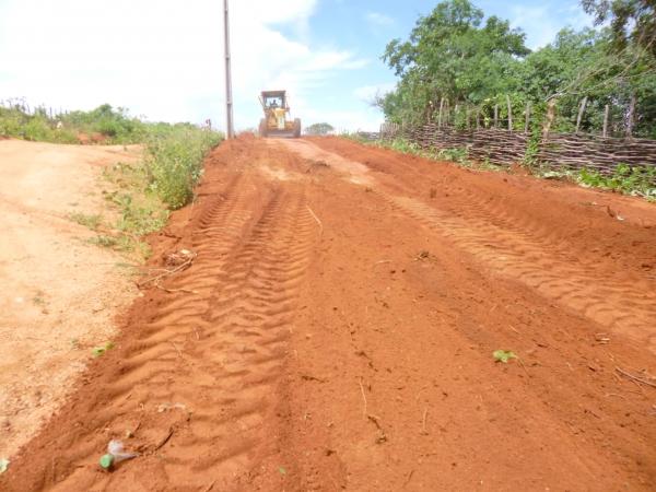 Prefeitura recupera estradas vicinais com máquinas do PAC 2 - Imagem 3