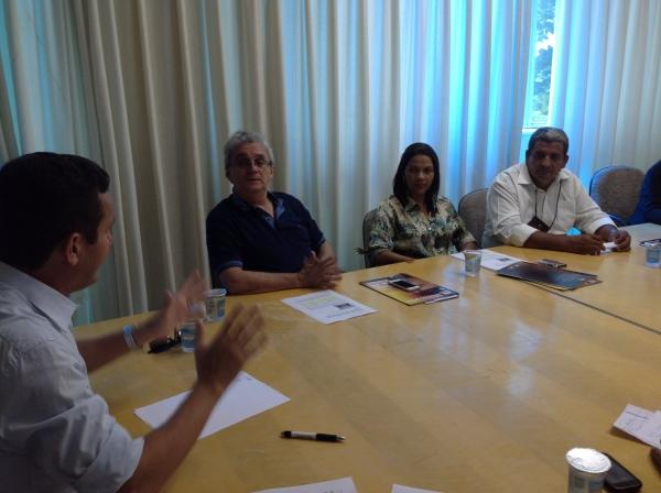 Prefeito Zé Resende participa de reunião da diretoria da APPM para tratar de paralisação dos município - Imagem 3