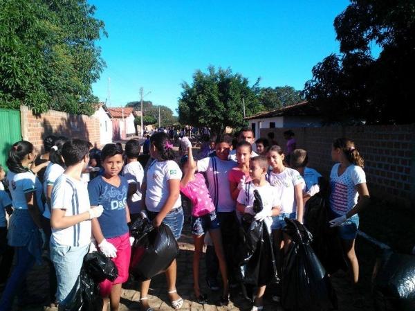 Secretaria Municipal de Saúde de São Félix-PI realizou mutirão de conscientização contra a dengue - Imagem 19