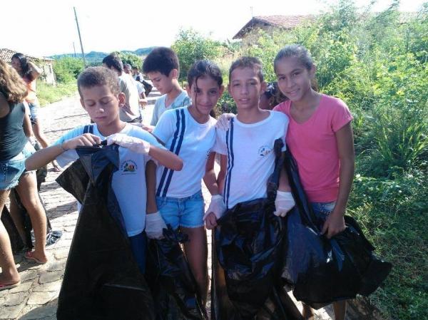 Secretaria Municipal de Saúde de São Félix-PI realizou mutirão de conscientização contra a dengue - Imagem 12