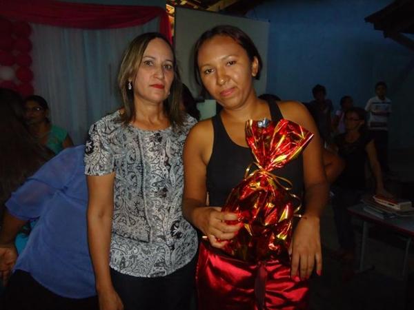 Escola Municipal Santa Catarina realizou Homenagem as Mães - Imagem 9