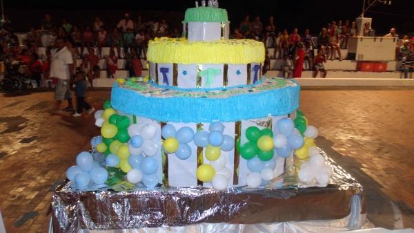 Bolo Comemorativo de 52 Anos - Imagem 6