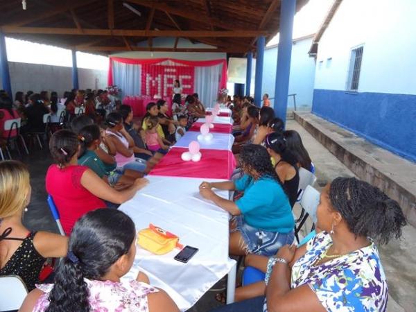 Escola Municipal Santa Catarina realizou Homenagem as Mães - Imagem 60