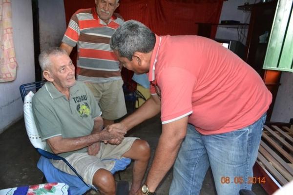 Prefeito Zé Resende entrega mais 2 cadeiras de rodas - Imagem 9
