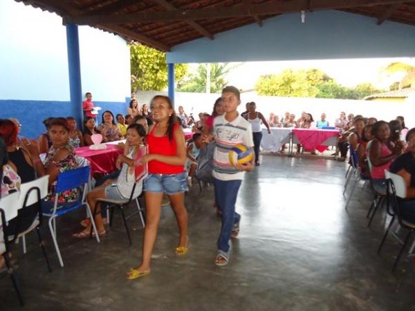 Escola Municipal Santa Catarina realizou Homenagem as Mães - Imagem 41