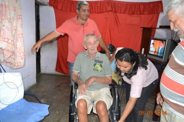 Prefeito Zé Resende entrega mais 2 cadeiras de rodas - Imagem 8