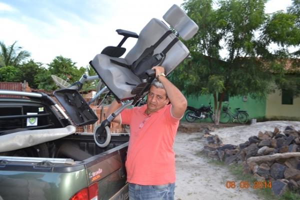 Prefeito Zé Resende entrega mais 2 cadeiras de rodas - Imagem 6