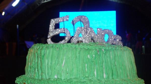 Bolo Comemorativo de 52 Anos - Imagem 2