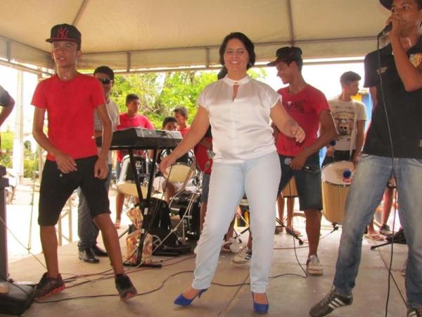 Prefeito Edílson Capote e primeira-dama Edneida Fortes realizaram festa para Mães - Imagem 7